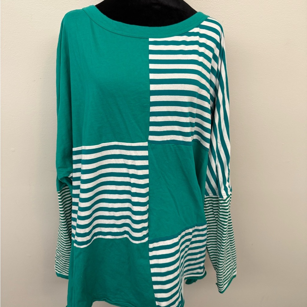 Green and White 3/4 Sleeve Boxy Tunic